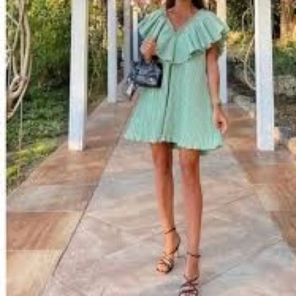 ZARA Woman’s Green Pleated Mini Dress - Picture 3 of 9
